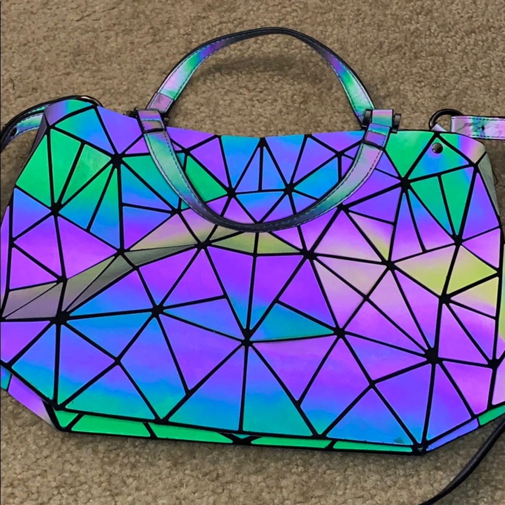 Holographic geometric purse
